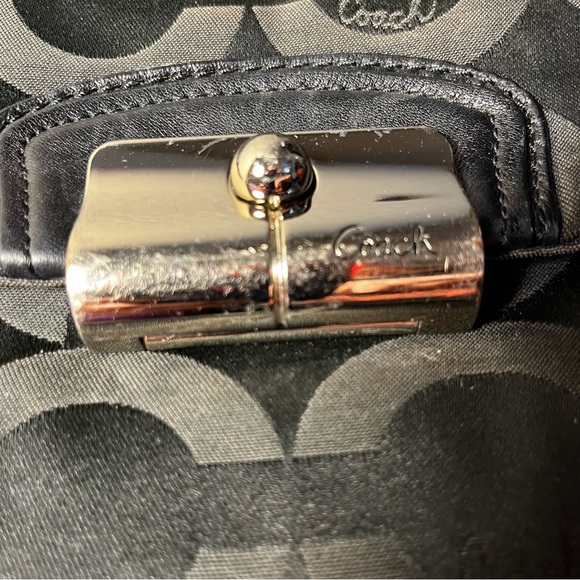 Elegant Coach Large Black Shoulder bag w/ Dust Bag - Picture 10 of 10